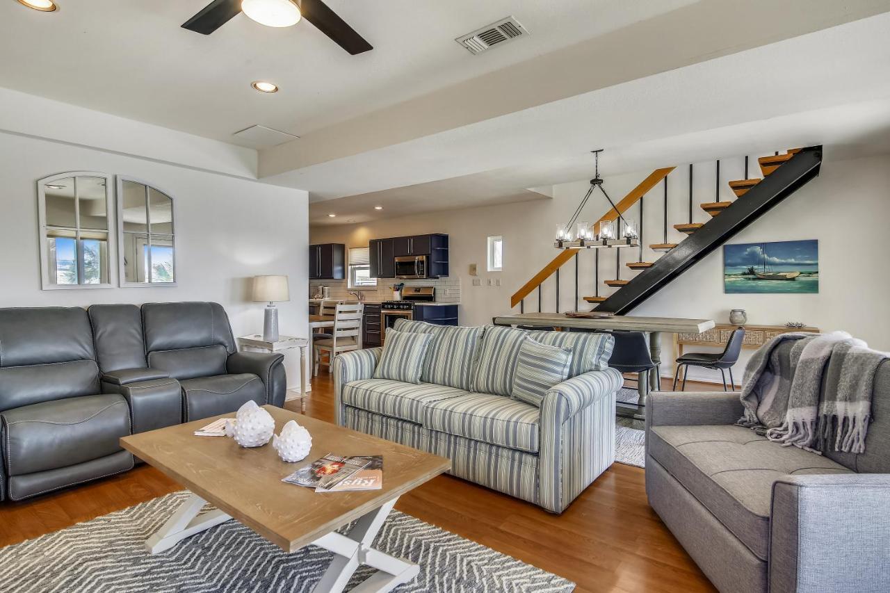 Pool Days And Dock Nights Villa Galveston Exterior photo